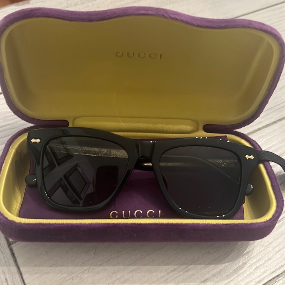 Gucci black “wayfarer” sunglasses